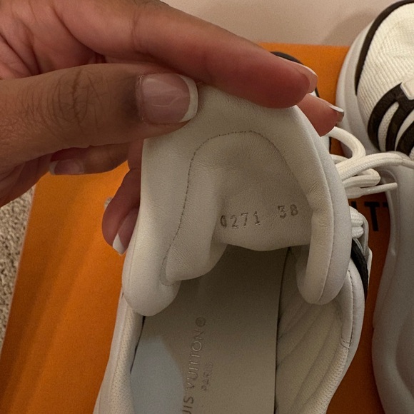 LV Archlight Sneaker Size 38 - Picture 4 of 4
